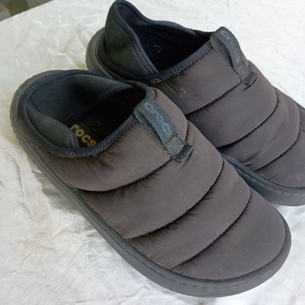 Crocs Classic Puff Moc Slippers Black Faux Fur Lined Woman's Size J6